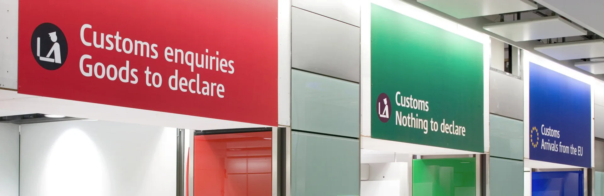 Customs signage with different SARMS declaration categories: Goods to declare, Nothing to declare, Arrivals from EU.